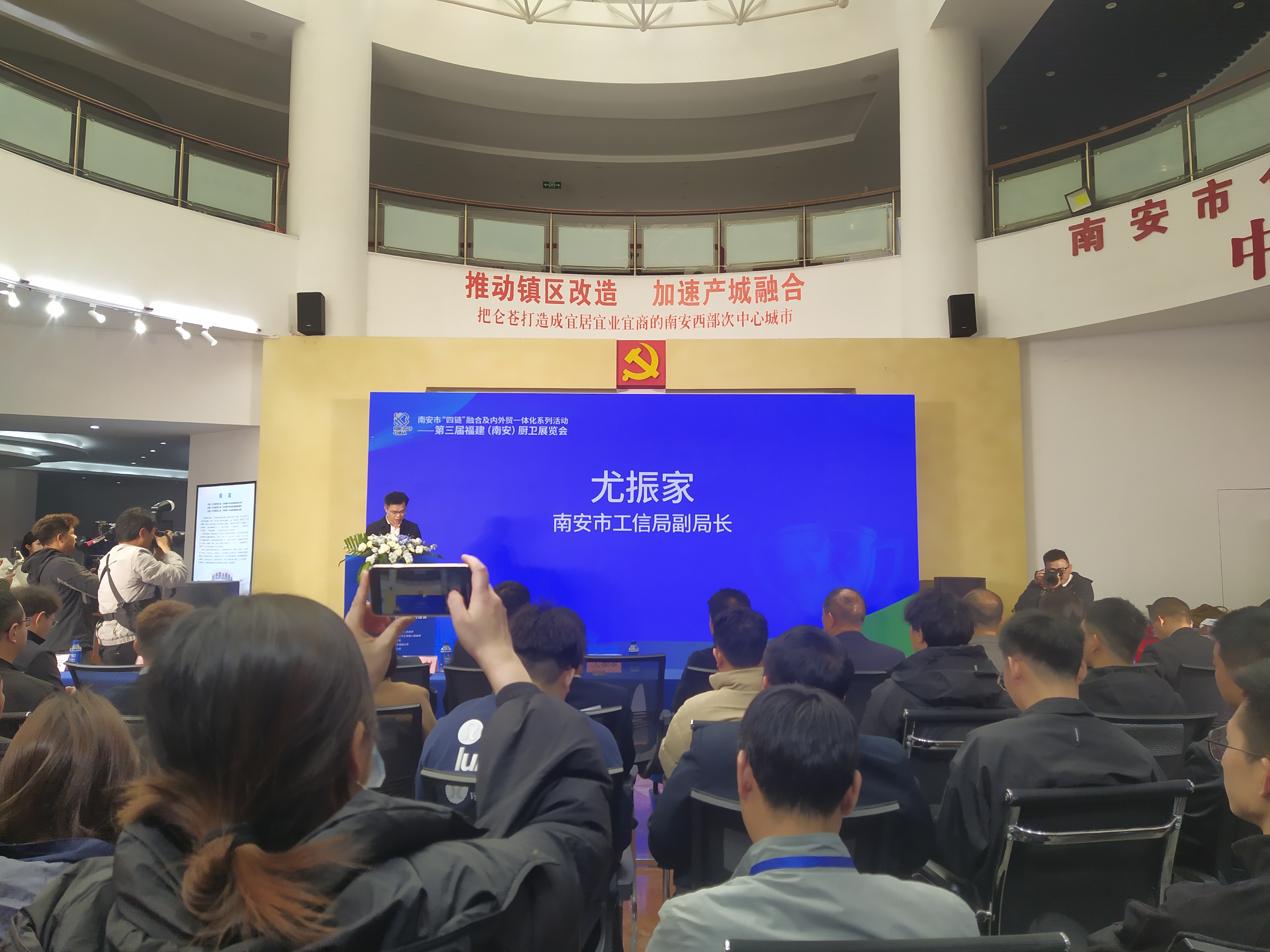 申鷺達(dá)衛(wèi)浴榮膺“用戶(hù)口碑品牌獎(jiǎng)”和“煥新優(yōu)選品牌獎(jiǎng)”